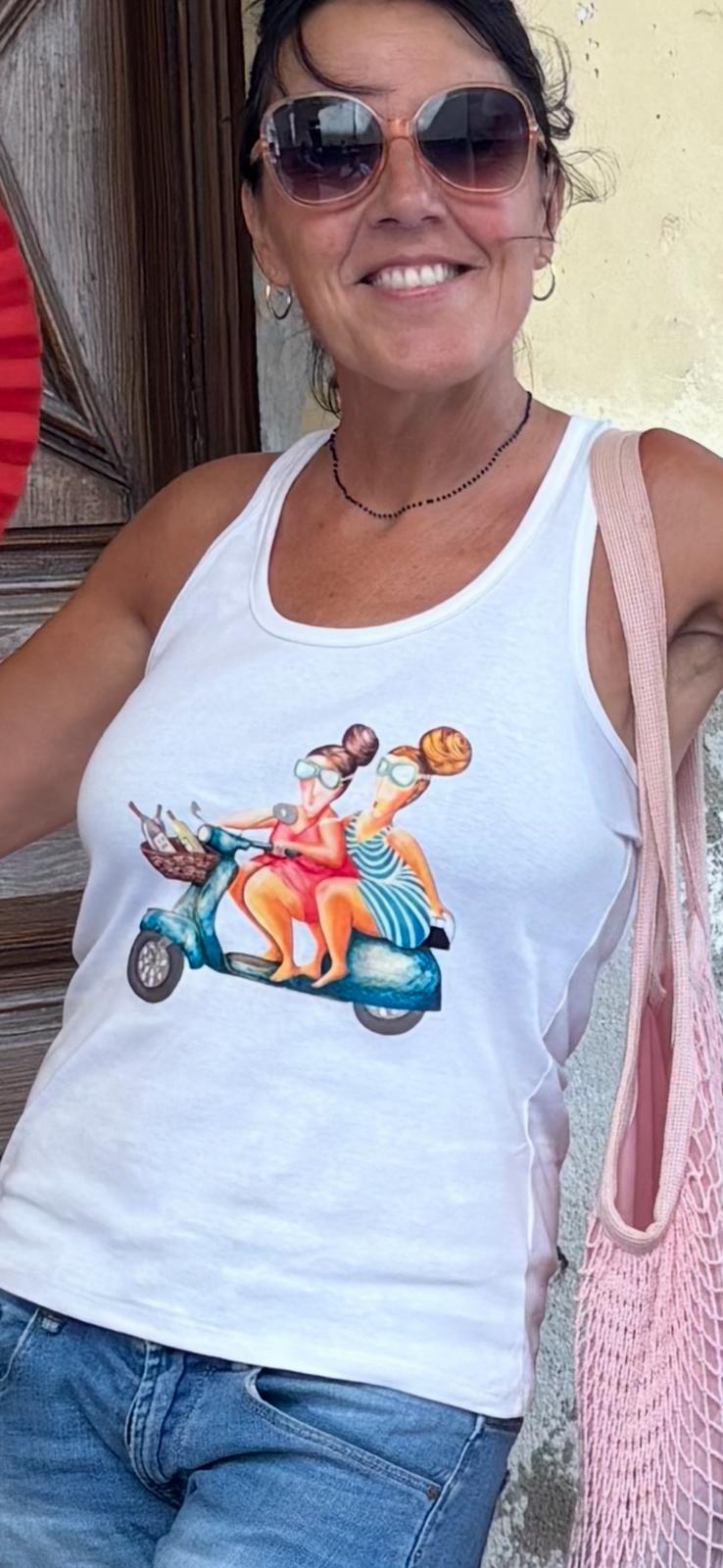 Camista ilustrada " EN VESPA"